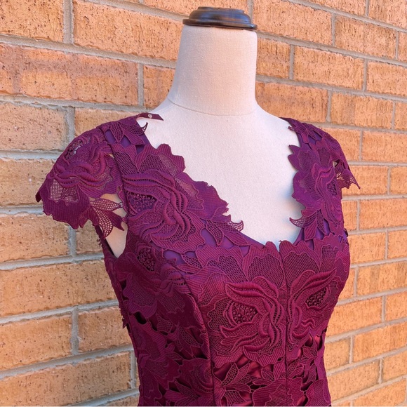REVIEW Burgundy Lace Dress Size 6 Work Office Event Party Wedding - Picture 3 of 7